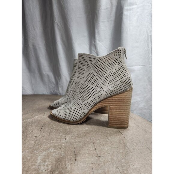 Lucky Brand Women's Size 8 M Cut Laser Leather Ankle Boots Booties (646) - Picture 2 of 8